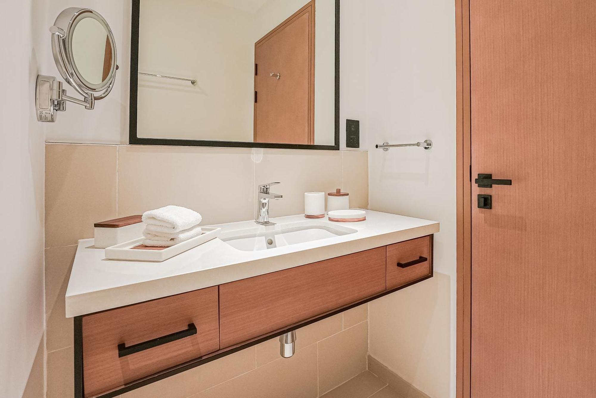 Modern 2Br High Floor Haven In Vida Dubai Marina Apartment Bagian luar foto