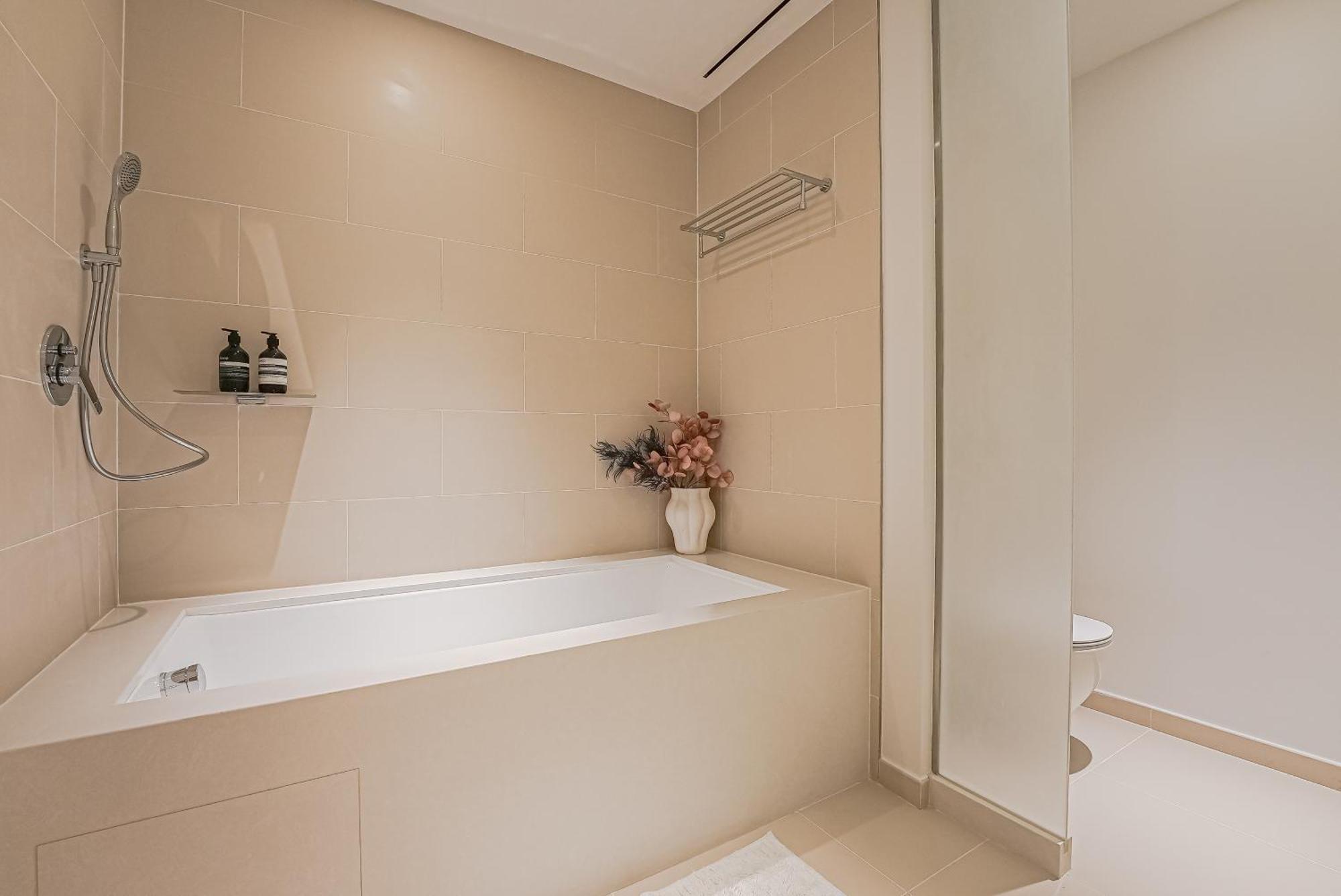 Modern 2Br High Floor Haven In Vida Dubai Marina Apartment Bagian luar foto